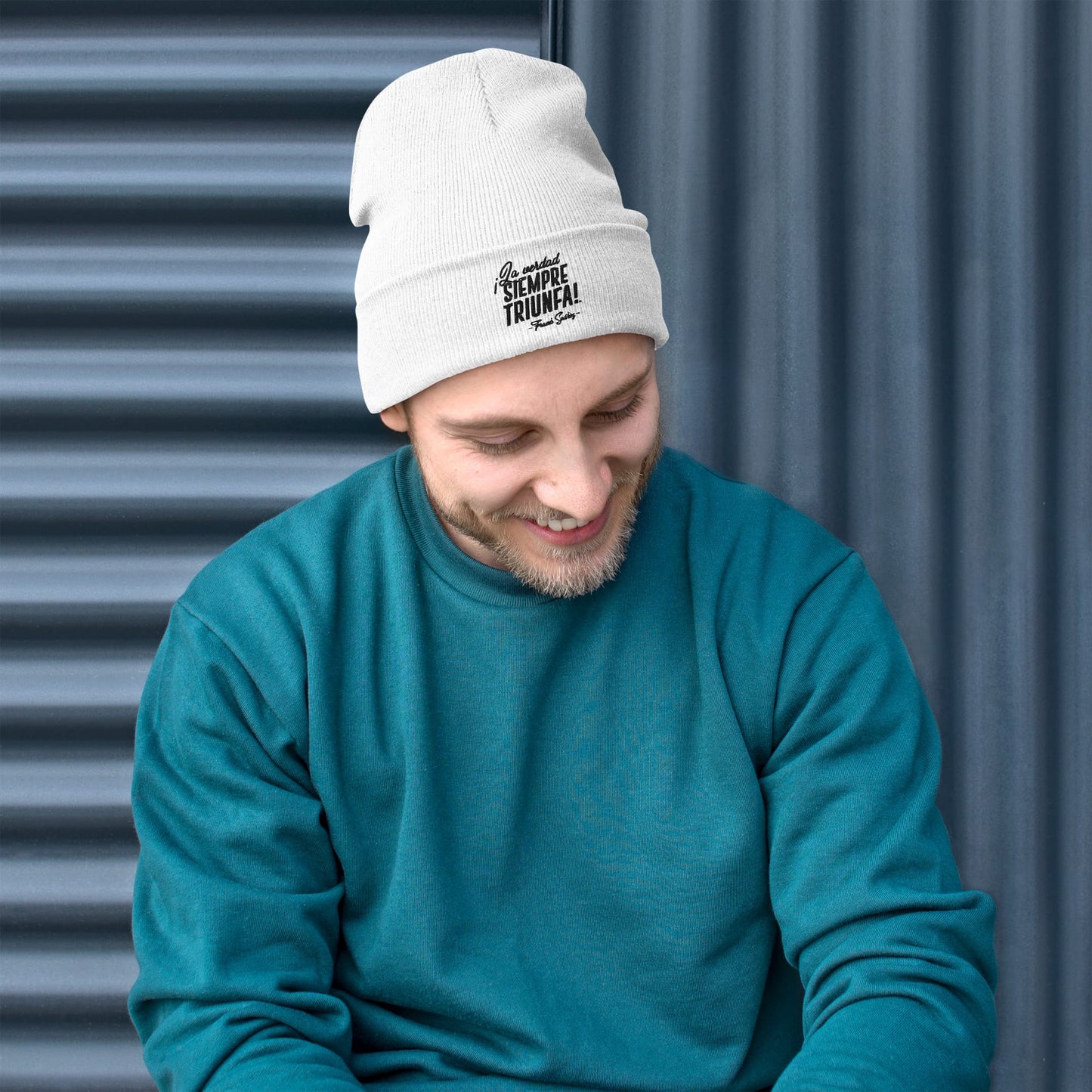 MetabolismoTV EMBROIDERY Knit Beanie - Gorro bordado “La verdad siempre triunfa” – Frank Suárez | Color blanco